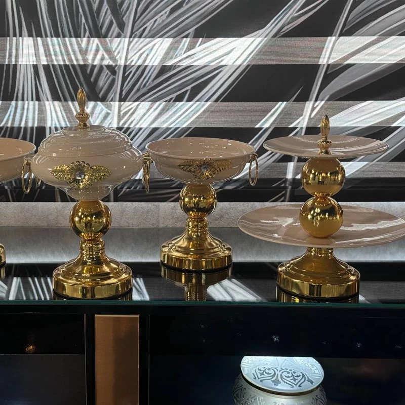 سرویس پذیرایی 4 تیکه سفید طلا